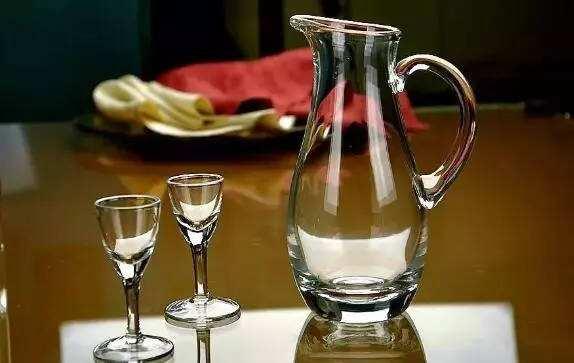 每天都來二兩高度白酒，對(duì)身體好不好？