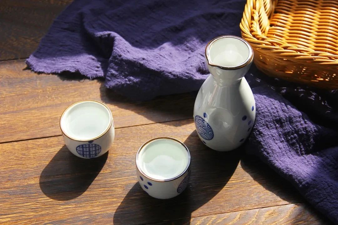 飲下半盞流光，與盛夏言和